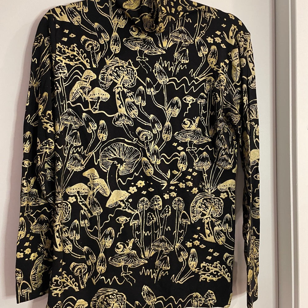 Thief & Bandit Black and Gold Patterned turtleneck